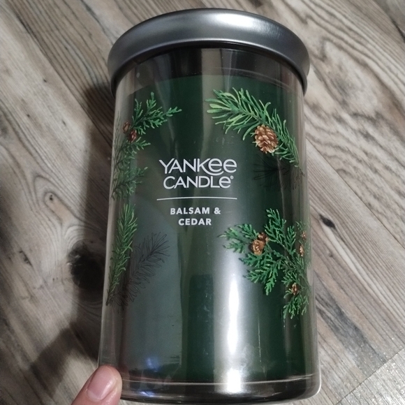Yankee Candle 20 oz Balsam & Cedar 2 Wick - Picture 1 of 3